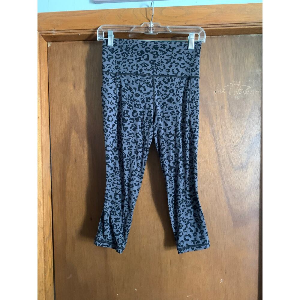 Athleta Capri Leggings Small Gray Black Leopard Print High Rise